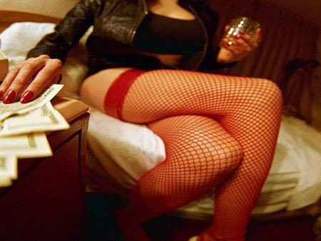 Chồng bắt vợ ngủ với 2742 người đàn ông Ảnh 2