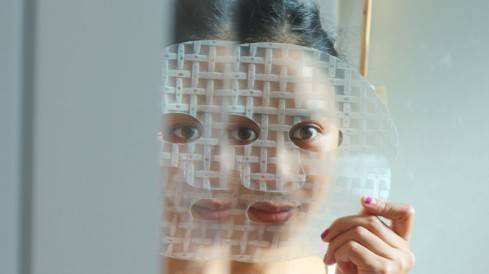 Chế bánh tráng thành mặt nạ dưỡng trắng da mịn như Hàn Quốc Ảnh 2