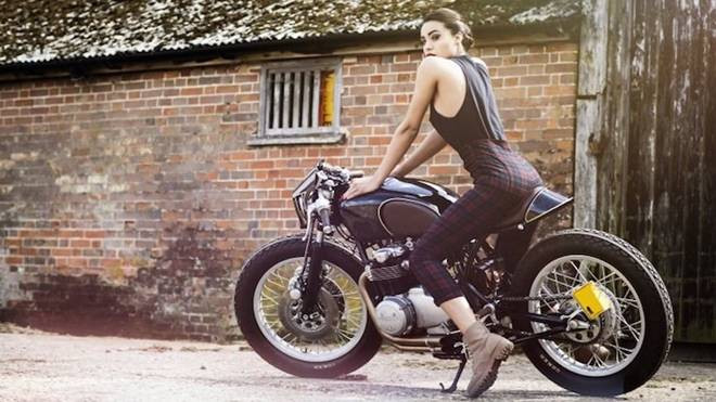 Mẫu Anh 'đốt cháy' cùng cafe racer Honda CB550 Ảnh 2