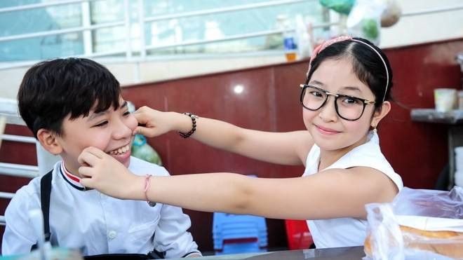 Giao lưu trực tuyến quán quân Hồng Minh và 2 á quân 'Giọng hát Việt nhí' Ảnh 2