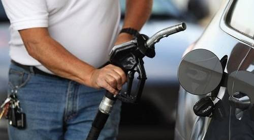 Vì sao bình xăng 50 lít có thể đổ tới 56 lít? Ảnh 2