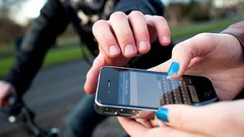 Bất ngờ với cách chống giật điện thoại dễ đến không ngờ Ảnh 2