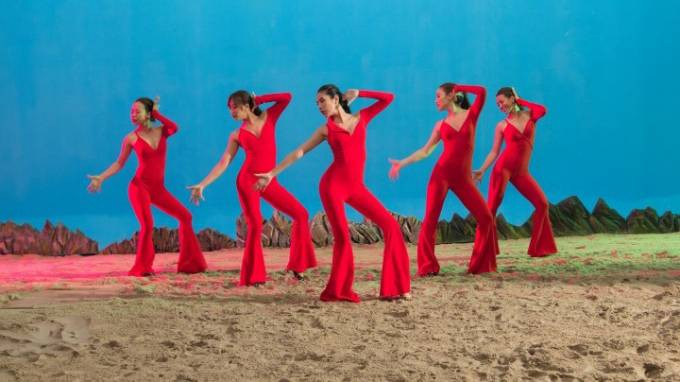 Thủy Tiên 'quẩy' hết mình trong MV nhạc EDM thời thượng Ảnh 2