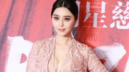 Phạm Băng Băng mặc váy khoét cổ sâu khoe ngực đầy Ảnh 2