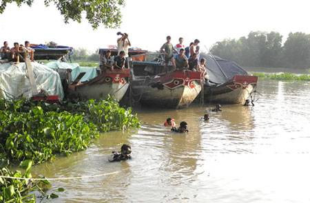 Cãi nhau, anh xô em rớt xuống sông mất tích Ảnh 2