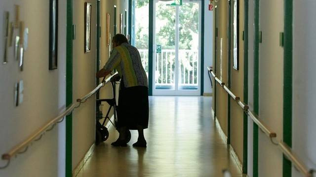 Con trai 'thu phí' 13,5 triệu đồng cho mỗi lần thăm mẹ Ảnh 2