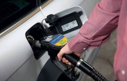 Mẹo hay để tránh bị 'móc túi' khi đổ xăng Ảnh 2