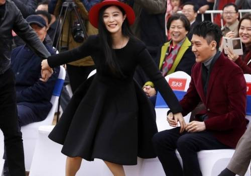 Phạm Băng Băng đi giày cao gót khủng giữa tin mang thai Ảnh 2