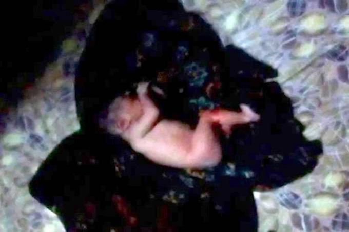 Mẹ nhẫn tâm vứt con sơ sinh trong máy giặt Ảnh 2