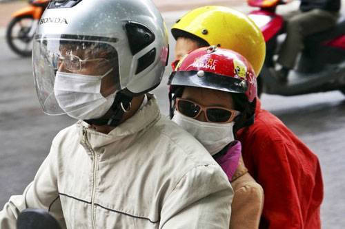 Người Hà Nội co ro trong gió lạnh đầu đông Ảnh 2