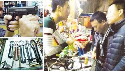 Còng số 8, súng điện… cần gì bán nấy Ảnh 2