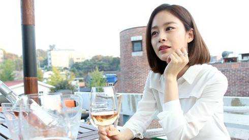 Kim Tae Hee lộ nếp nhăn, da kém mượt trong ảnh mới Ảnh 2