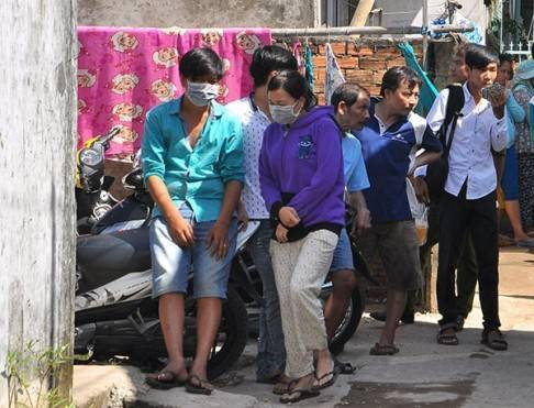 Nữ nhân viên tiếp thị sim chết lõa thể trong phòng tắm Ảnh 2