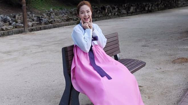 Minh Hằng diện hanbok đẹp hơn gái Hàn Ảnh 2