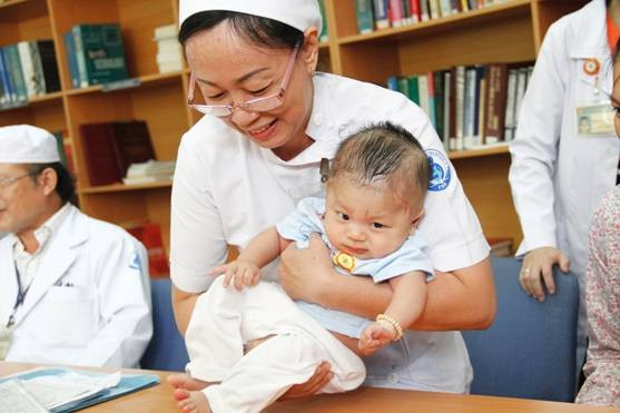 Bé trai bị đâm xuyên sọ tái khám với những dấu hiệu bất thường Ảnh 2