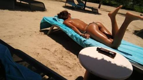 Bật mí công thức cho làn da nâu mịn nóng bỏng của Minh Tú Ảnh 2