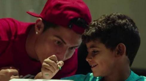 Ronaldo trải lòng về chuyện làm bố đơn thân khiến fan cảm động Ảnh 2