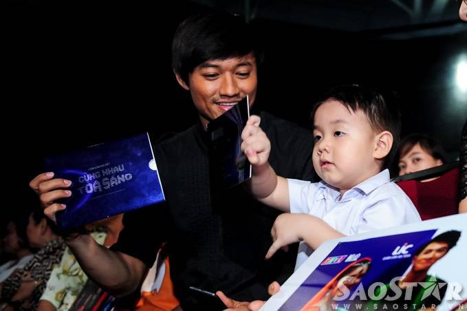 Quý Bình cùng bé Cà Pháo đến trường quay cổ Vũ Lê Phương Ảnh 2