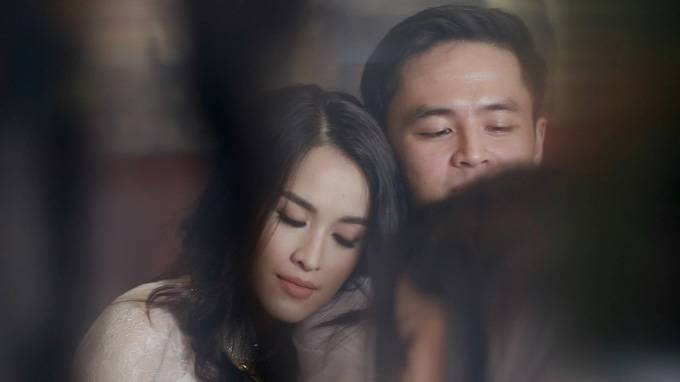 Xúc động hình ảnh Tú Vi ngủ thiếp bên vai chồng sau lễ rước dâu Ảnh 2