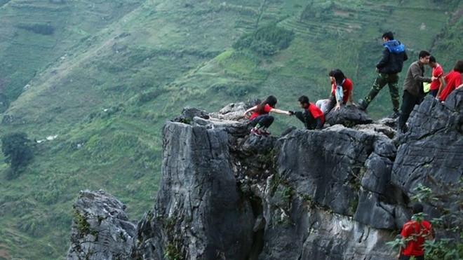 Đua nhau mạo hiểm vì tấm ảnh ở Mã Pí Lèng Ảnh 2