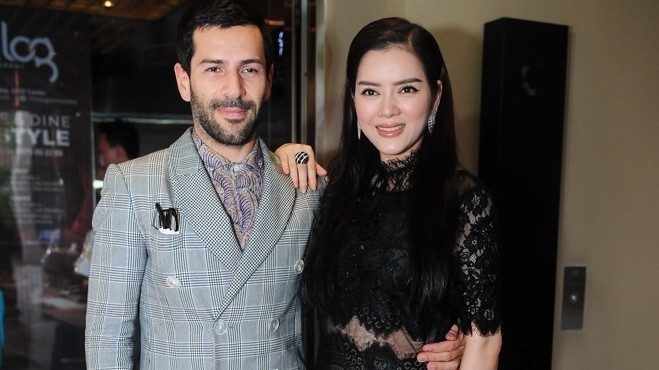 Lý Nhã Kỳ khoe vẻ đẹp quý phái bên cạnh nhà thiết kế người Pháp Ảnh 2