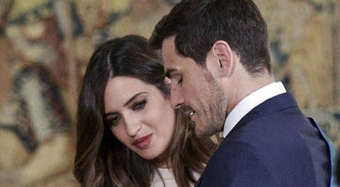 Bạn gái Carbonero cực xinh tại lễ nhận Huân chương Hoàng gia của Casillas Ảnh 2