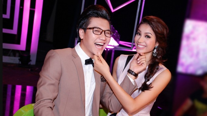 Phạm Hương bất ngờ tình cảm với MC Công Tố Ảnh 2