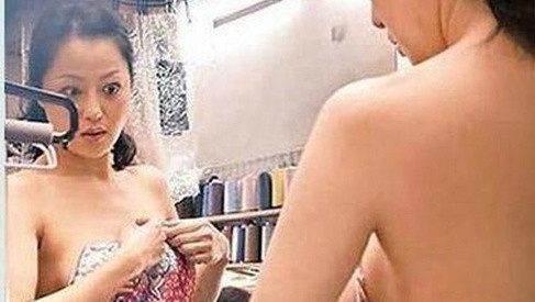 Những sao Hoa ngữ từng bẽ mặt vì bị quay trộm cảnh thay đồ Ảnh 2