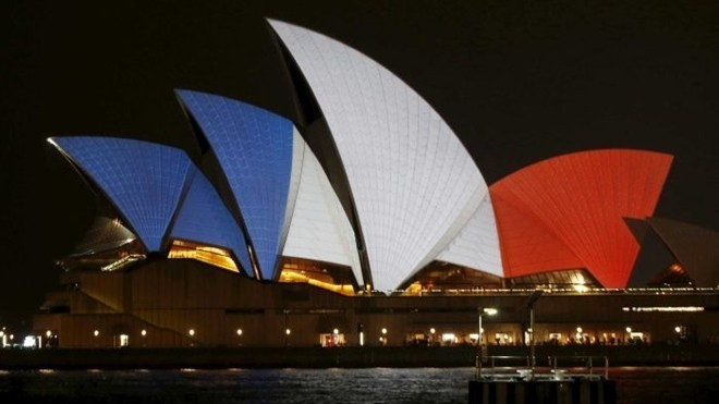 Các danh thắng thế giới rực sáng màu cờ Pháp sau khủng bố Ảnh 2