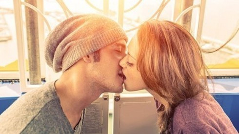 80 triệu vi khuẩn được 'chuyển giao' sau màn khóa môi Ảnh 2