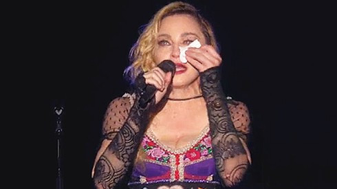 Clip: Madonna bật khóc nức nở tại concert khi nhắc đến thảm kịch Paris Ảnh 2