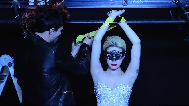 Seo In Young gây sốt khi tung MV 19+ hở ngực Ảnh 2