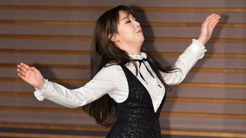 Thành viên Girl's Day được khen vì té quá… gợi cảm Ảnh 2