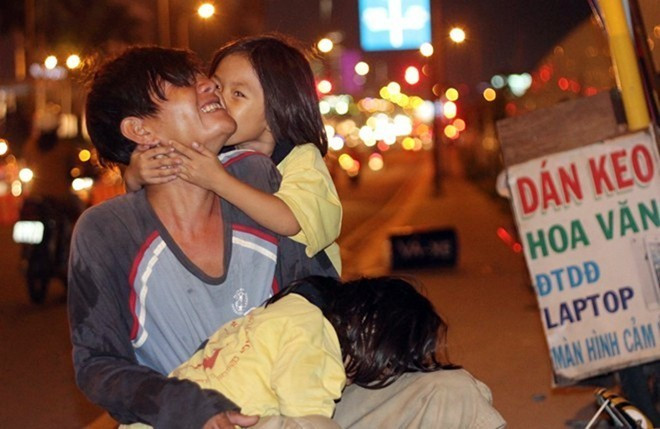 Đã đến lúc cần vô cảm trước lời đề nghị 'ai đi ngang hãy giúp đỡ' trên MXH? Ảnh 2