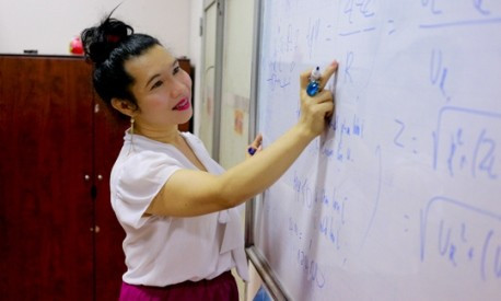 Cô giáo chuyển giới Quỳnh Trâm: 'Nghề giáo cho tôi cả cuộc đời!' Ảnh 2