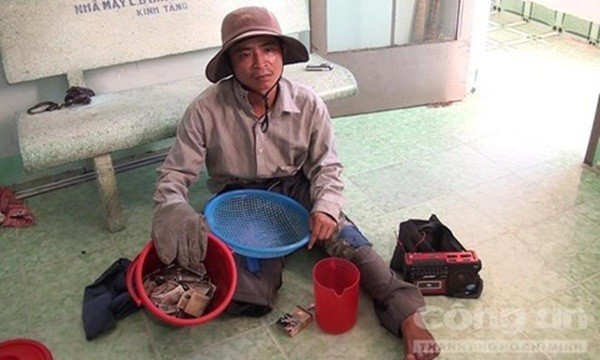 Thanh niên trẻ giả tật nguyền xin ăn, mỗi tháng kiếm hơn 10 triệu Ảnh 2