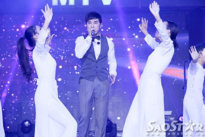 Kim Cương lấy túi che bụng bầu, Ưng Hoàng Phúc ân cần chăm sóc Ảnh 9