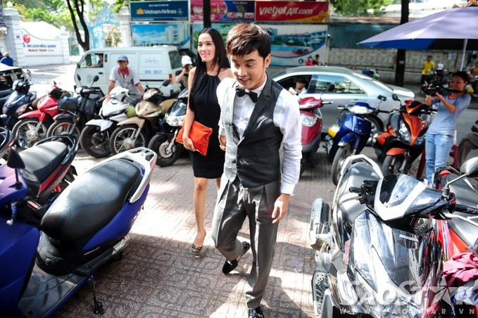 Kim Cương lấy túi che bụng bầu, Ưng Hoàng Phúc ân cần chăm sóc Ảnh 3