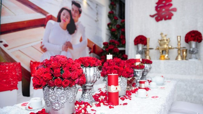 Không gian ngập sắc đỏ trong lễ đính hôn của Vân Trang Ảnh 2