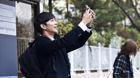 Hết làm luật sư, Yoo Seung Ho lại thành 'nam thần trường học' Ảnh 2