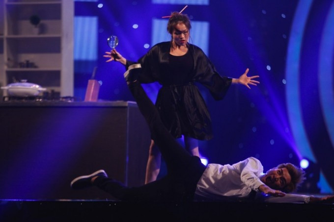 Nổi da gà với màn cầm dao đánh ghen của Thủy Top Ảnh 2