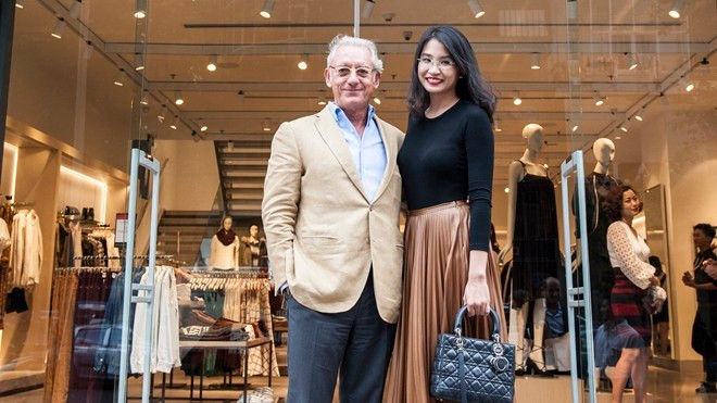 Ông chủ Mango bất ngờ đến thăm Việt Nam Ảnh 2