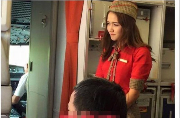 Bị chụp lén, nữ tiếp viên hàng không 'gây sốt' mạng xã hội vì quá xinh Ảnh 2