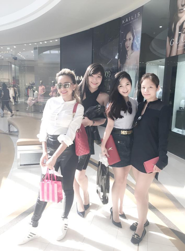 Còn Hương Tràm thì lựa chọn Chadstone, một trong những trung tâm mua sắm đa dạng cả về số lượng cũng như chất lượng ở Melbourne để thỏa sức mua sắm.