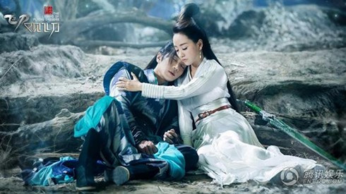 Lưu Khải Uy tình tứ ngả vào bờ vai người đẹp Dương Dung Ảnh 2