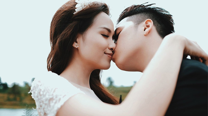Diễm Hương hôn chồng đắm đuối trong bộ ảnh cưới Ảnh 2