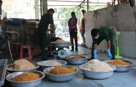 Chà bông thơm lừng, gà vàng ươm ngon mắt nhờ hóa chất độc hại Ảnh 2