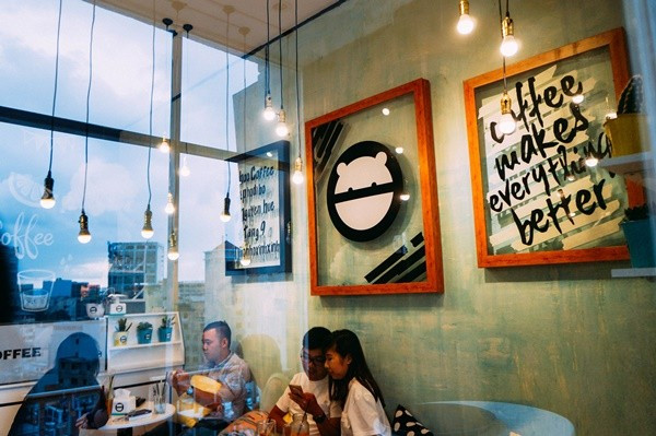 Quán cà phê 'view đẹp nhất phố đi bộ' hút cả trăm sao Việt Ảnh 2