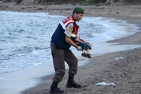 Cha 'cậu bé Syria chết trên bờ biển' chính thức được nhập cư vào Canada Ảnh 2