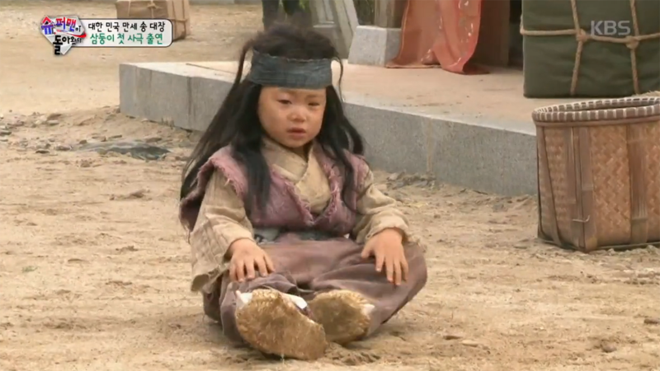 'Út cưng' Manse trổ tài khóc giả trên trường quay của bố Ảnh 2